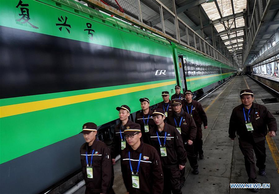 Workers check a CR200J train at the China Railway Shanghai Group Co., ltd. in Shanghai, east China, Jan. 6, 2019. The CR200J train, with a centralized power system that runs 160-km-per-hour, will be put into use before the Spring Festival travel rush in 2019.(Xinhua/Chen Fei)