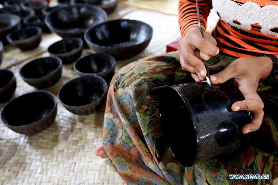 A worker makes lacquerware at a workshop in Bagan, Mandalay Region of Myanmar, on Jan. 7, 2019. Lacquerware is one of Myanmar\'s traditional handicrafts and popular souvenirs for tourists. It is made of strips of bamboo, hair of horse tail and wood. (Xinhua/U Aung)