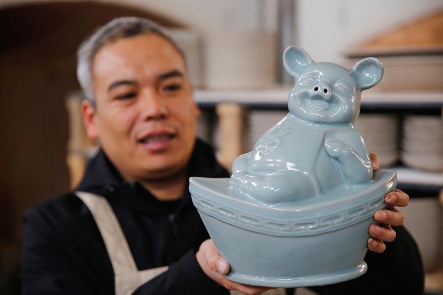 A Ru porcelain pig is shown at the studio of Wang Guoqi in Baofeng county, Pingdingshan city, Central China\'s Henan Province, Jan. 7, 2019.  (Photo/Asianewsphoto)