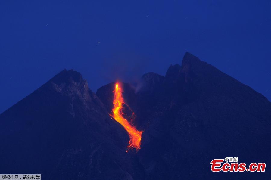 Mount Merapi volcano spews smoke in Java island, Indonesia, Jan. 6, 2019. (Photo/VCG)