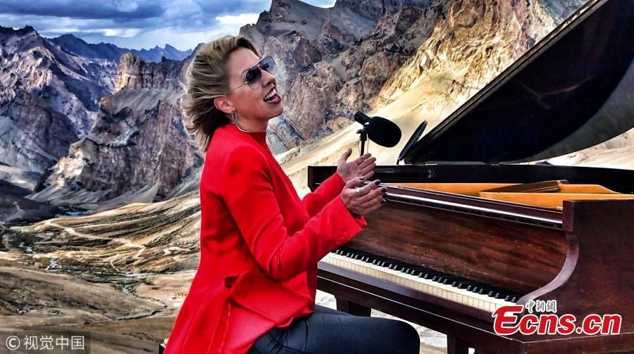 Evelina De Lain, 41, performed Chopin\'s Nocturnes No 2 in E flat major and No 20 in C sharp minor during a 90-minute performance up a 5,000m Himalayan mountain pass, setting the world record for the highest ever classical music concert. The pianist was joined by a team who helped to drive and carry the Challen piano to the Singela Pass in the Himalayas, India. (Photo/VCG)