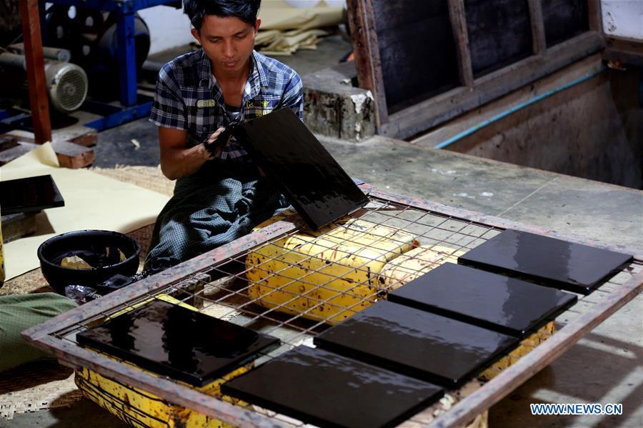 A worker makes lacquerware at a workshop in Bagan, Mandalay Region of Myanmar, on Jan. 7, 2019. Lacquerware is one of Myanmar\'s traditional handicrafts and popular souvenirs for tourists. It is made of strips of bamboo, hair of horse tail and wood. (Xinhua/U Aung)