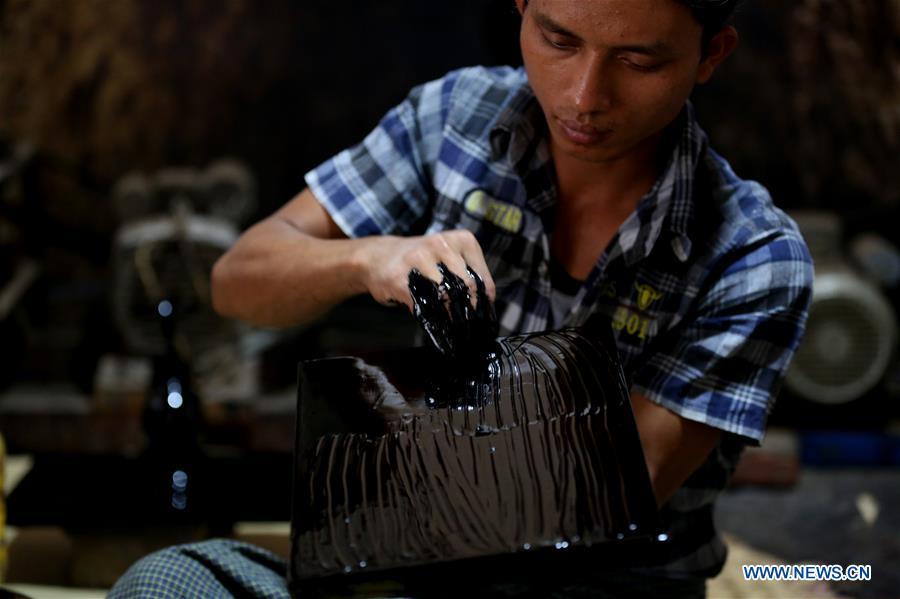 A worker makes lacquerware at a workshop in Bagan, Mandalay Region of Myanmar, on Jan. 7, 2019. Lacquerware is one of Myanmar\'s traditional handicrafts and popular souvenirs for tourists. It is made of strips of bamboo, hair of horse tail and wood. (Xinhua/U Aung)