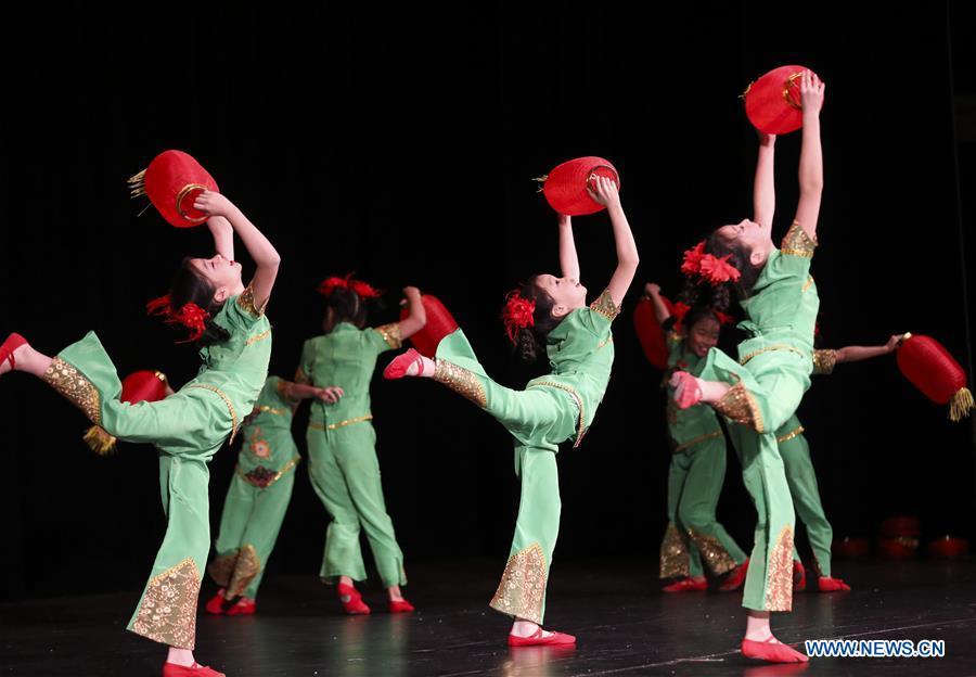 Students from the Great Wall Chinese School perform \