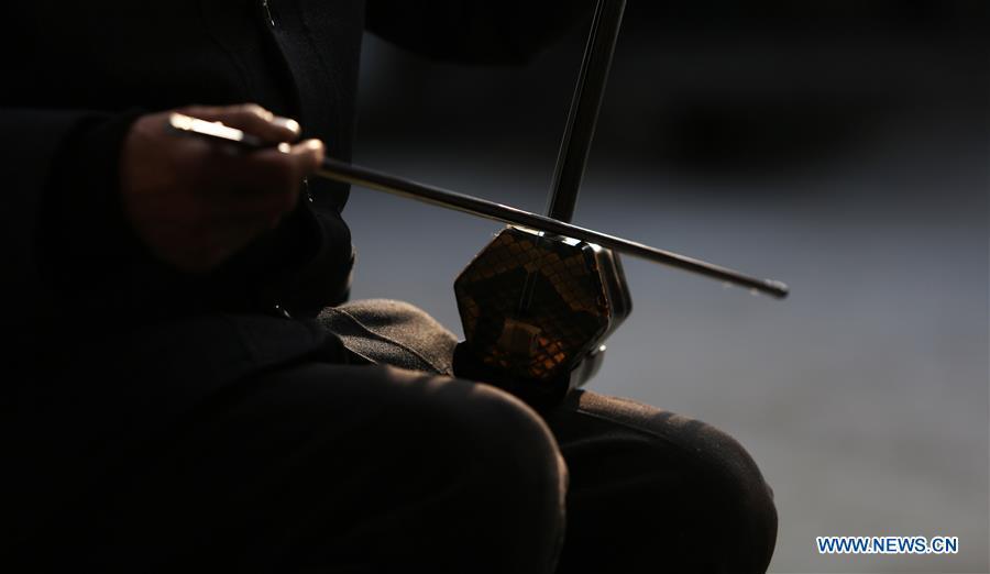 Villager Gao Zhenbao tunes a newly-made Erhu, a Chinese two-stringed bowed instrument at Yuequan Village of Miaoshan Town in Linyi City, east China\'s Shandong Province, Jan. 8, 2019. Yuequan is famous for its time-honored handmade Erhu, with more than 90 households dedicated to it in the village. (Xinhua/Zhang Chunlei)