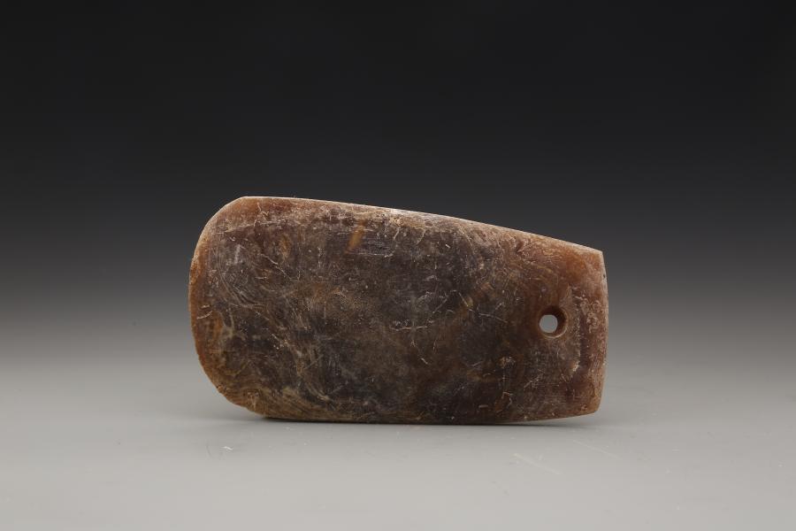 A stone tool unearthed at the Matengkong ruins in Xi\'an City, Shaanxi Province. Excavations from 2016 to 2018 have revealed the ruins were once home to rich cultural relics from six different periods, including the Eastern Zhou Dynasty (770 - 221BC). (Photo provided by Shaanxi Provincial Institute of Archaeology)