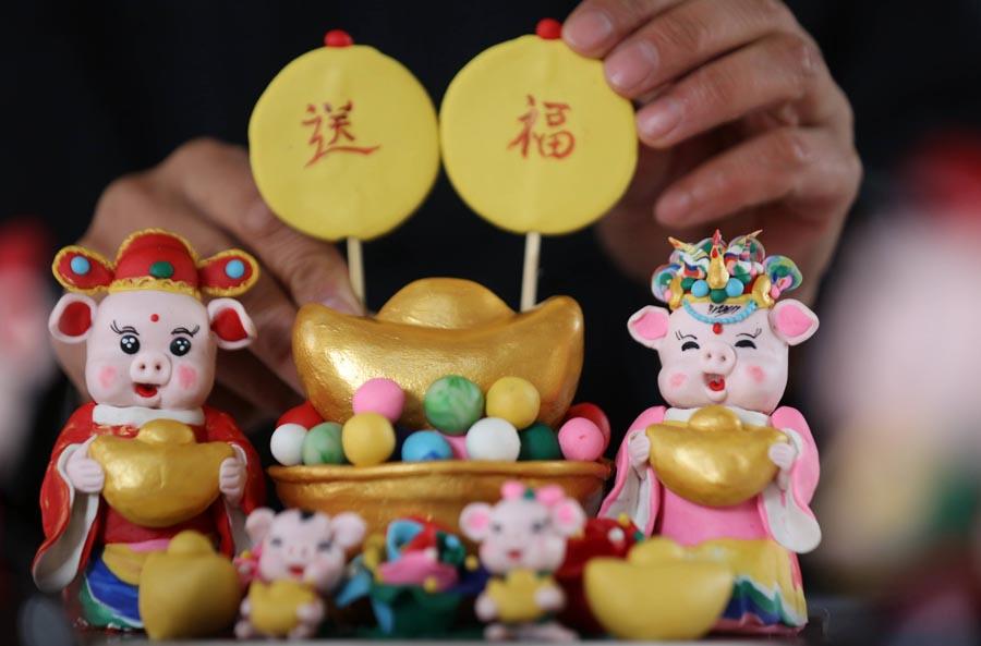 Dough figurines of pigs by craftsman Zuo Ansheng on Jan. 8, 2019.  (Photo/Asianewsphoto)