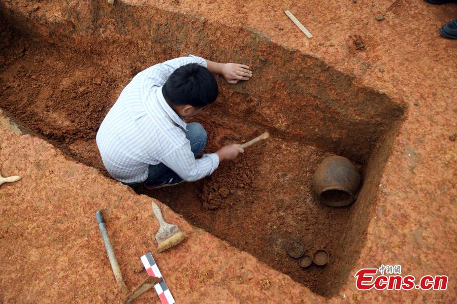 <?php echo strip_tags(addslashes(More than 30 cultural relics, including bronze and pottery ware, have been unearthed during excavations at a site in downtown Guigang City, South China's Guangxi Zhuang Autonomous Region. Local archaeological authorities have discovered more than 100 ancient tombs dating back to the Western Han Dynasty (207BC-AD25) and the Qing Dynasty (1644-1911). (Photo: China News Service/Zhang Zhirong))) ?>