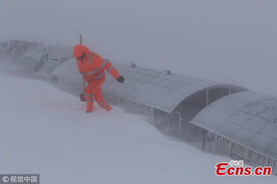 <?php echo strip_tags(addslashes(A steam train is stranded in heavy snow in Sierksdorf, German, Jan. 9, 2019. (Photo/VCG))) ?>