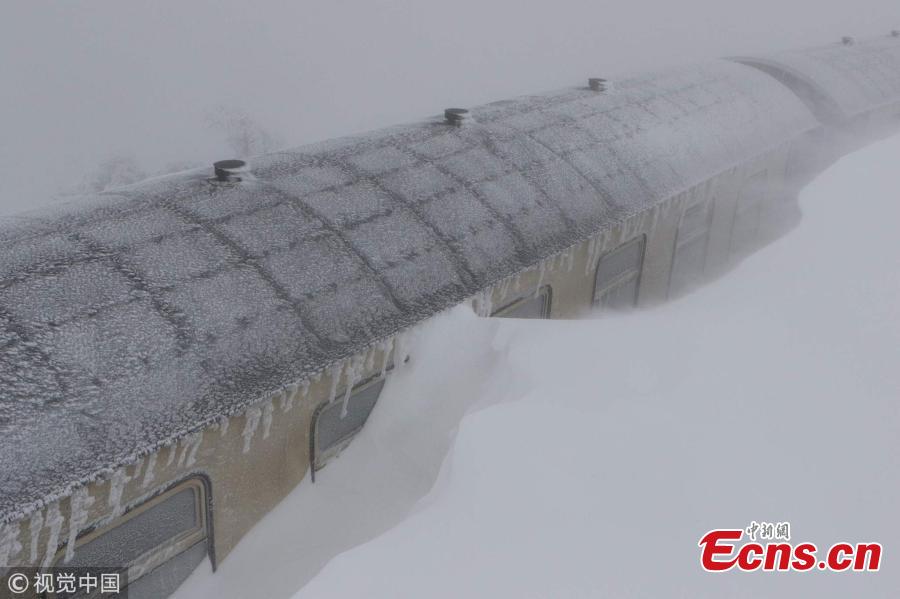 <?php echo strip_tags(addslashes(A steam train is stranded in heavy snow in Sierksdorf, German, Jan. 9, 2019. (Photo/VCG))) ?>