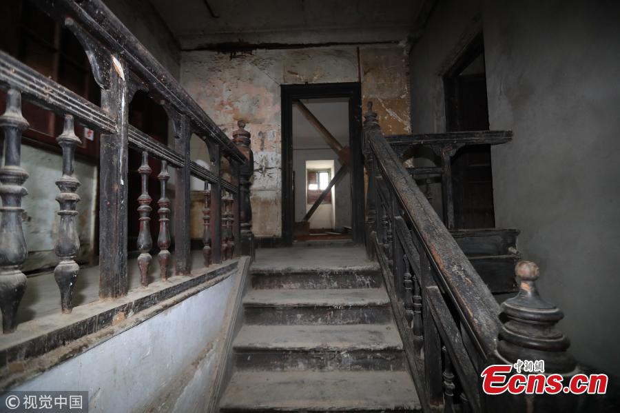 A 116-year-old building listed as a cultural relic under protection in Yangpu District of Shanghai is moved 235 meters to the east of its original location to make way for an underwater tunnel. The old house with four building units will be restored to its original location at the end of construction on the tunnel. (Photo/VCG)