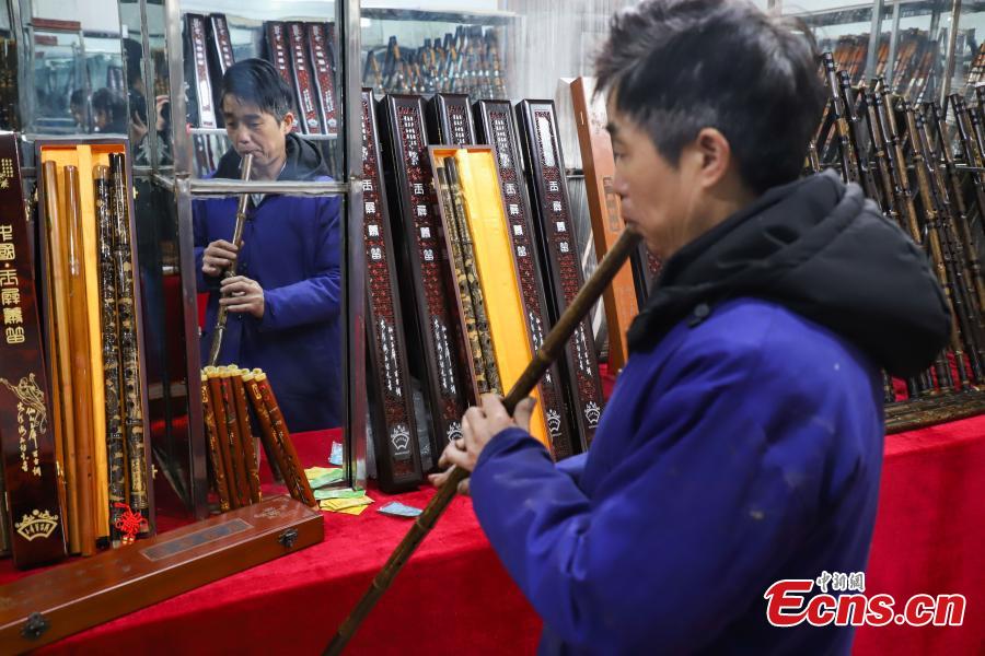 Wu Jihong, an inheritor of the Yuping bamboo flute-making craft, tunes a flute he made in Yuping Dong Autonomous County, Southwest China\'s Guizhou Province, Jan. 10, 2019. As a traditional Chinese bamboo instrument, the Yuping bamboo flute is famous for its clear tone and delicate carving. Made from local bamboo, the flute undergoes dozens of procedures before it is finished and merges folk cultures of several ethnic groups. It was listed as one of the National Intangible Cultural Heritages in 2006. (Photo: China News Service/Qu Honglun)