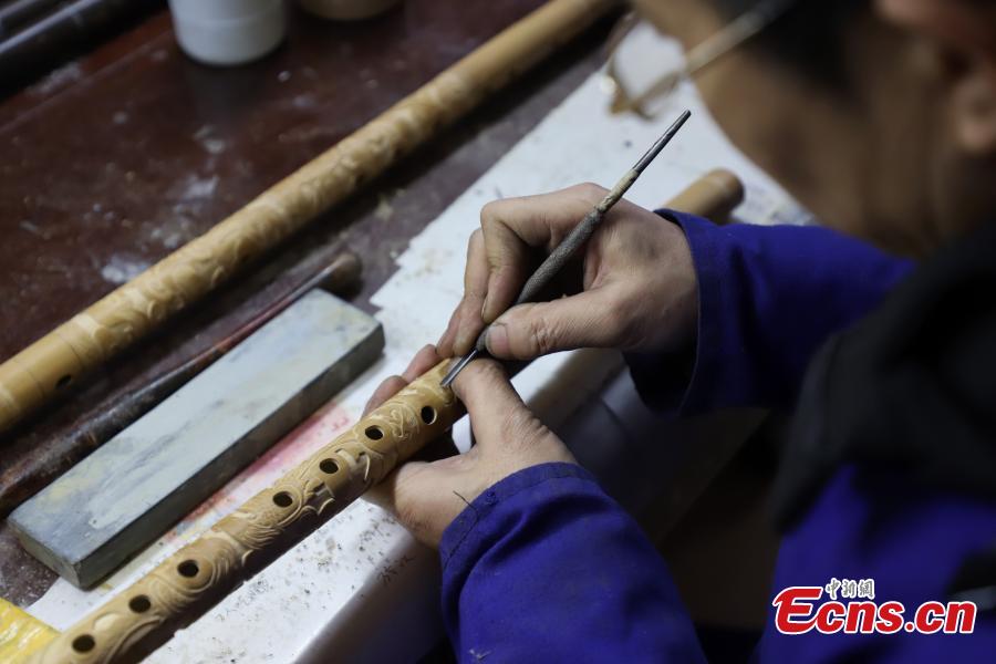 Wu Jihong, an inheritor of the Yuping bamboo -flute making craft, works to make a flute in Yuping Dong Autonomous County, Southwest China\'s Guizhou Province, Jan. 10, 2019. As a traditional Chinese bamboo instrument, the Yuping bamboo flute is famous for its clear tone and delicate carving. Made from local bamboo, the flute undergoes dozens of procedures before it is finished and merges folk cultures of several ethnic groups. It was listed as one of the National Intangible Cultural Heritages in 2006. (Photo: China News Service/Qu Honglun)