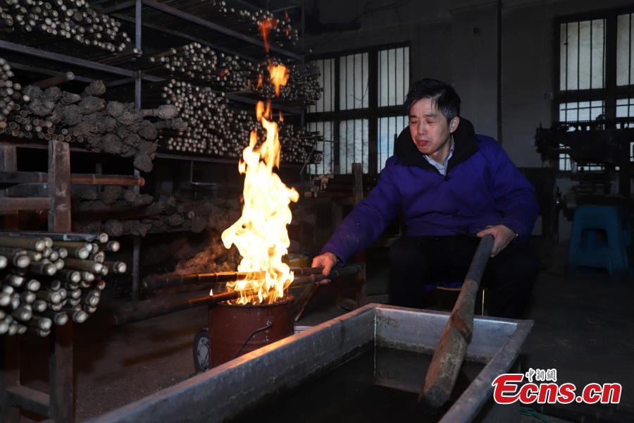 Wu Jihong, an inheritor of the Yuping bamboo -flute making craft, works to make a flute in Yuping Dong Autonomous County, Southwest China\'s Guizhou Province, Jan. 10, 2019. As a traditional Chinese bamboo instrument, the Yuping bamboo flute is famous for its clear tone and delicate carving. Made from local bamboo, the flute undergoes dozens of procedures before it is finished and merges folk cultures of several ethnic groups. It was listed as one of the National Intangible Cultural Heritages in 2006. (Photo: China News Service/Qu Honglun)