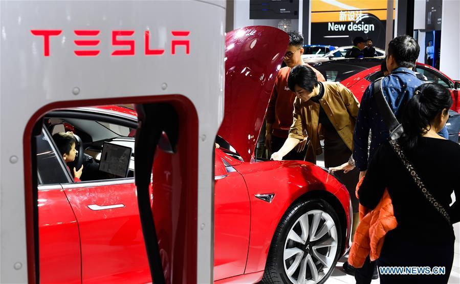 Visitors view a car from U.S. electric car maker Tesla at Haikou New Energy Vehicle Exhibition in Haikou, south China\'s Hainan Province, Jan. 10, 2019. A total of 197 new energy vehicles were displayed at the exhibition. (Xinhua/Yang Guanyu)