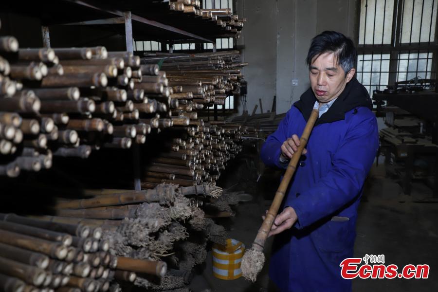 Wu Jihong, an inheritor of the Yuping bamboo -flute making craft, works to make a flute in Yuping Dong Autonomous County, Southwest China\'s Guizhou Province, Jan. 10, 2019. As a traditional Chinese bamboo instrument, the Yuping bamboo flute is famous for its clear tone and delicate carving. Made from local bamboo, the flute undergoes dozens of procedures before it is finished and merges folk cultures of several ethnic groups. It was listed as one of the National Intangible Cultural Heritages in 2006. (Photo: China News Service/Qu Honglun)