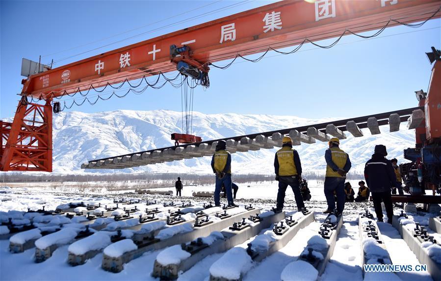 Workers have lunch at the construction site of the Lhasa-Nyingchi section of the Sichuan-Tibet Railway in southwest China\'s Tibet Autonomous Region, on Nov. 26, 2018. In 2018, an investment of 4.2 billion yuan (623 million U.S. dollars) was made in railway construction in the region. (Xinhua/Chogo)