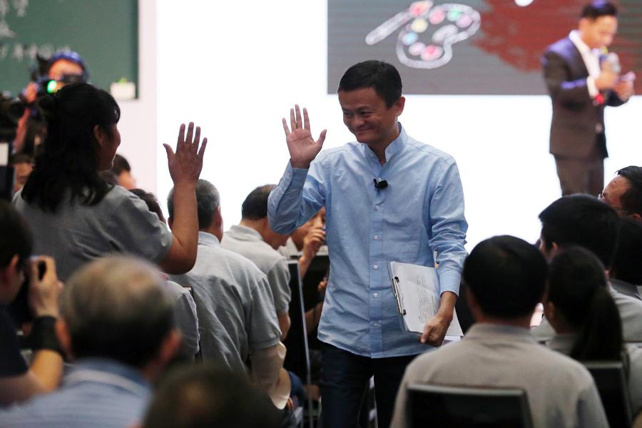 Jack Ma greets rural teachers in Sanya, South China\'s Hainan Province, on Jan. 13, 2019.  (Photo provided to chinadaily.com.cn)