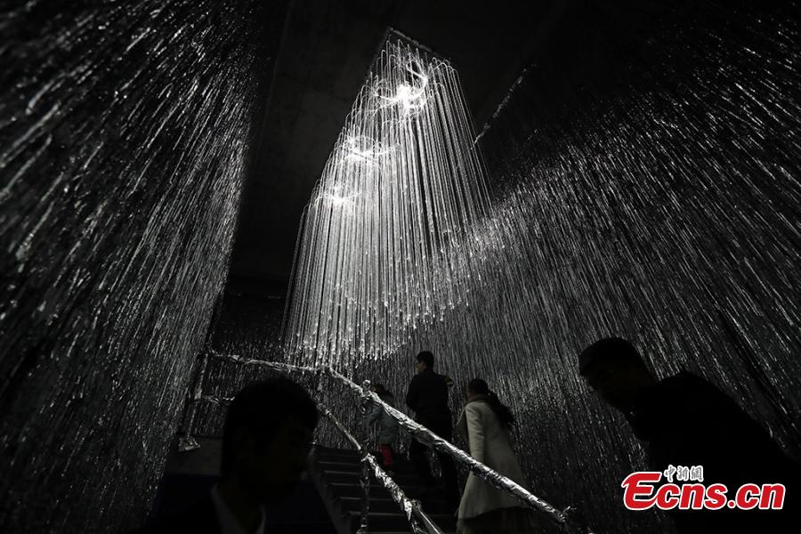 New media studio Ouchhh presents a show featuring Chinese cultural identities in the CBD of the Jiangbei New Area, Nanjing City, Jiangsu Province, Jan. 12, 2019. Ouchhh impressed an international audience with its SAY_SUPERSTRINGS concert at the Ars Electronica Center in Austria. The Nanjing show combined artificial intelligence with performances on piano and traditional Chinese musical instruments. (Photo: China News Service/Yang Bo)