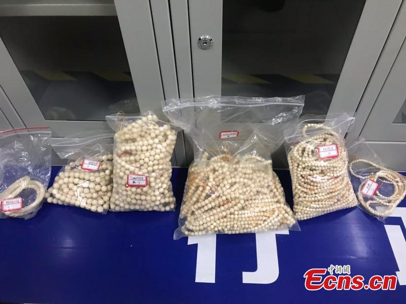 Ivory products seized by police are on display in Pujiang County, East China\'s Zhejiang Province. Local police busted a smuggling ring that made deals through social networking app WeChat, confiscating hundreds of ivory products worth more than 1 million yuan ($148,000). (Photo provided to China News Service)
