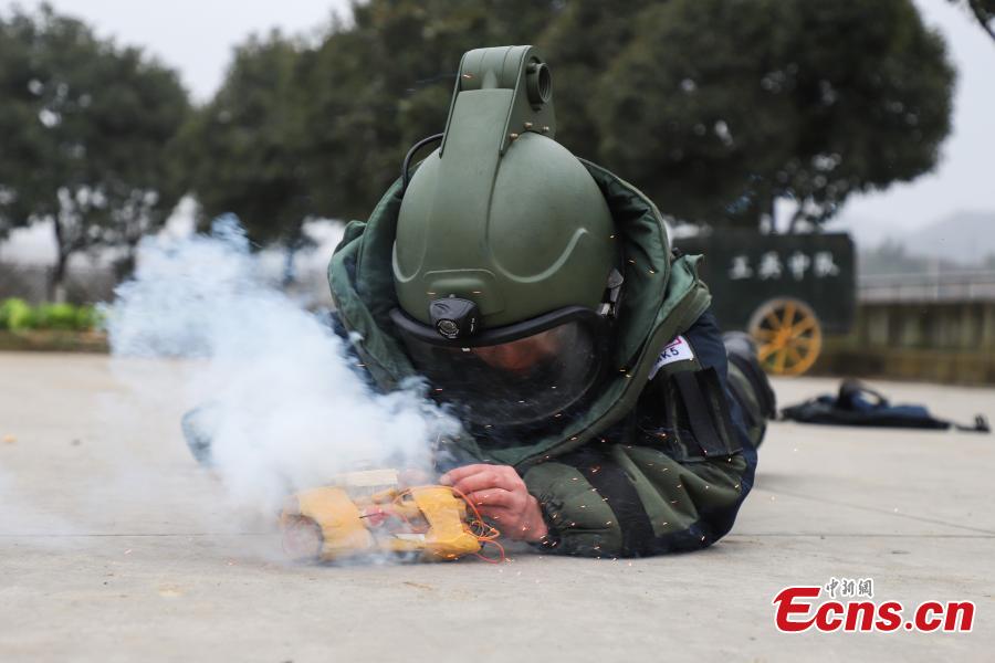 Deng Yutang, a member of the armed police bomb squad, takes part in a training exercise in Guizhou Province, Jan. 14, 2019. Wearing anti-explosion coveralls weighing 30 kilograms each, members of the armed police unit specializing in explosive ordnance disposal conducted a drill on Monday, aided by a remotely-controlled bomb disposal device. (Photo: China News Service/Qu Honglun)