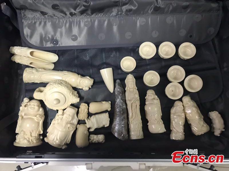 Ivory products seized by police are on display in Pujiang County, East China\'s Zhejiang Province. Local police busted a smuggling ring that made deals through social networking app WeChat, confiscating hundreds of ivory products worth more than 1 million yuan ($148,000). (Photo provided to China News Service)