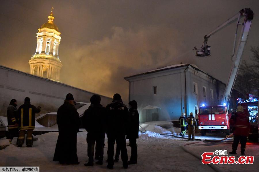 Firefighters try to extinguish a fire in one of the historic building of Kiev Pechersk Lavra, an historic Orthodox Christian monastery in the Ukrainian capital of Kiev on Jan. 14, 2019. According to the State Emergency Service\'s Kiev Department, there are no victims. Since its foundation, the Lavra has been a preeminent center of Eastern Orthodox Christianity in Eastern Europe and is one of the first to establish monasteries of Kievan Rus. (Photo/Agencies)