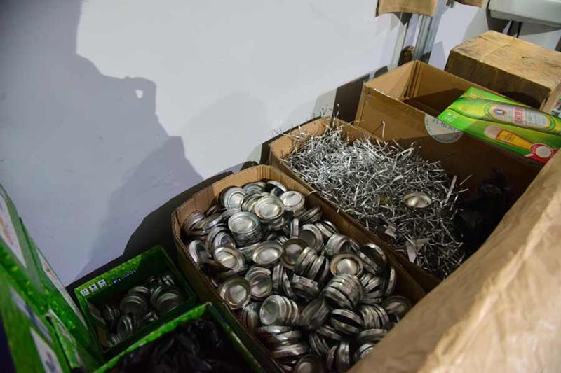 Discarded metal cans Gao Baoan collected for his work. (Photo provided to chinadaily.com.cn)