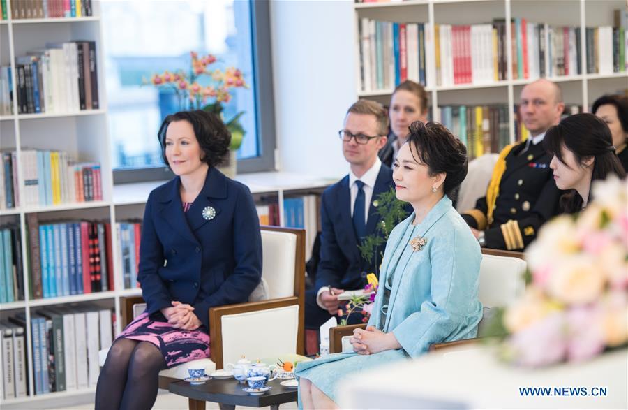 Peng Liyuan (R, front), the wife of Chinese President Xi Jinping, attends a show including poetry reading and musical performances with Jenni Haukio, wife of Finnish President Sauli Niinisto, in Beijing, capital of China, Jan. 15, 2019. (Xinhua/Zhai Jianlan)