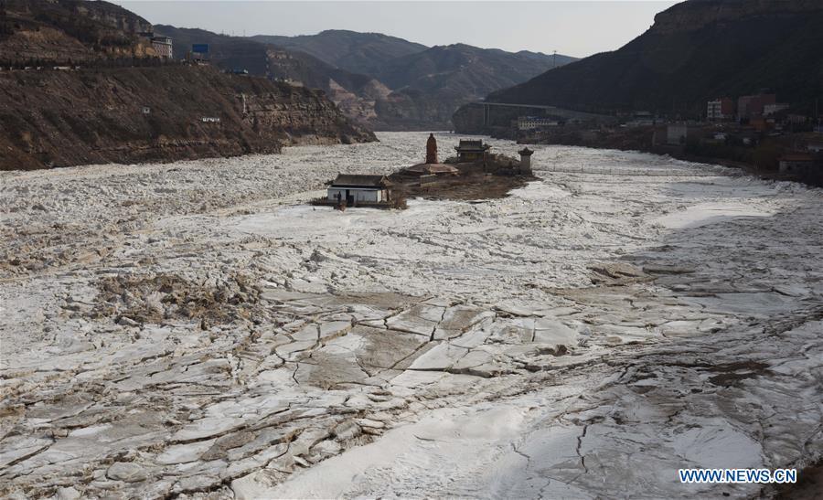 Photo taken on Jan. 16, 2019 shows the frozen Yellow River in the lower reaches of the Hukou Waterfall in Hukou Town of Jixian County in Linfen City, north China\'s Shanxi Province. More than 70 kilometers of the Yellow River\'s Hukou section were covered with ice due to lasting low temperatures. (Xinhua/Lyv Guiming)