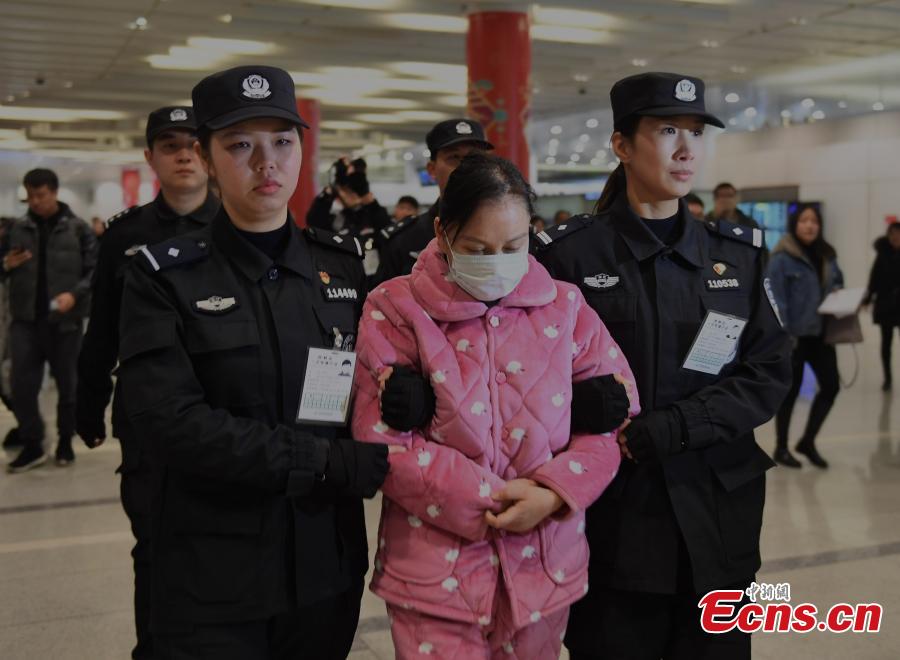 A Chinese woman suspected of illegal absorption of public deposits is escorted by police upon arrival at the Xiaoshan International Airport, Hangzhou City, Zhejiang Province, Jan. 16, 2019. The woman, the legal representative of a Hangzhou-based investment firm, was repatriated from Thailand on Wednesday. (Photo: China News Service/Wang Gang)