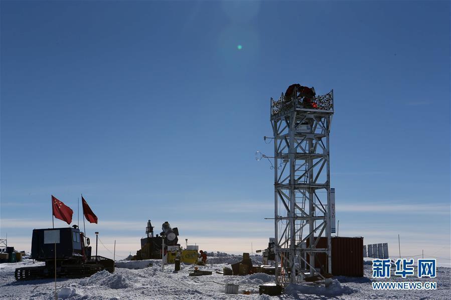 Members of China\'s 35th Antarctic scientific expedition team install and test the KL-DIMM telescope for Kunlun Station at Dome A, Antarctica, Jan. 16, 2019. (Photo/Xinhua)