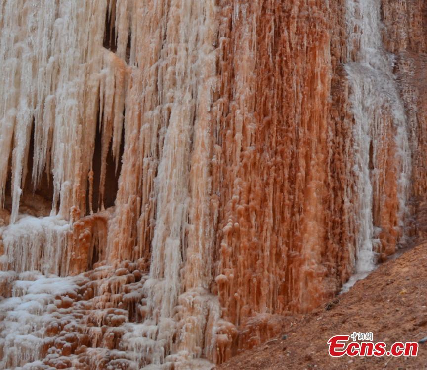 A view of a colorful ice waterfall on cliffs in Liujiaxia, Gansu Province. Winter\'s dropping temperatures have created the breathtaking natural wonder. (Photo: China News Service/Guan Dexin)