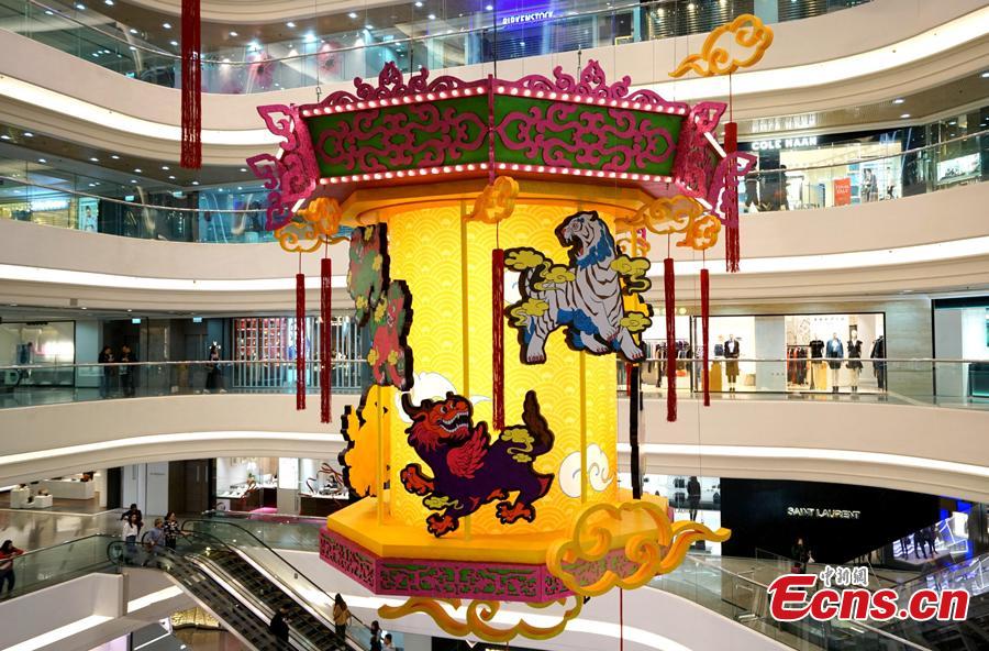 A shopping mall in Causeway Bay, Hong Kong, has installed a giant lantern with pictures of auspicious animals at its gate to welcome the Chinese Lunar New Year. (Photo: China News Service/Zhang Wei)