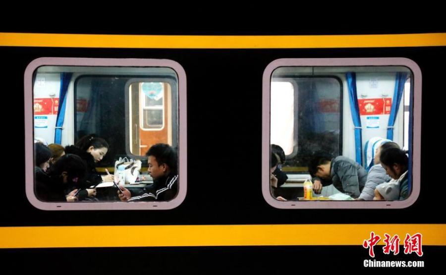 Passengers are seen onboard a train at a railway station in Yichang City, Central China’s Hubei Province, Jan. 21, 2019. The Spring Festival travel rush started Monday, unleashing China\'s largest seasonal migration as families reunite for the most important traditional holiday. From Jan. 21 to March 1, nearly three billion trips will be made on China\'s transport system as people set off for family gatherings or tours. (Photo: China News Service/Huang Yuyang)