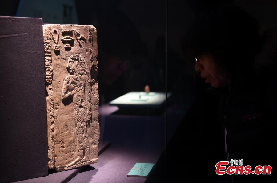 A total of 180 relics collected by museums in Italy are on display at The Land of the Pharaohs: An Exhibition of Ancient Egypt at Zhejiang Museum in Hangzhou City, East China\'s Zhejiang Province, Jan. 22, 2019. (Photo: China News Service/Wang Gang)