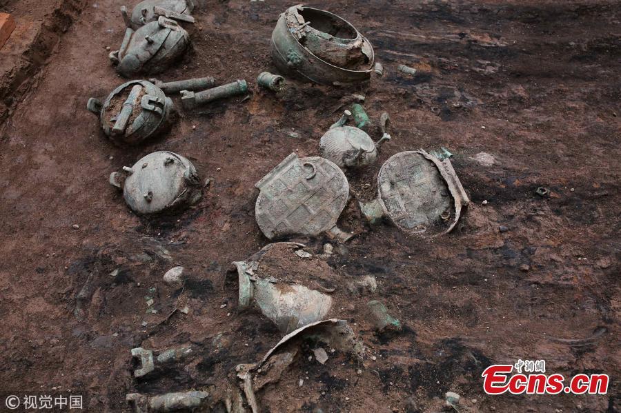 Photo provided by the Shaanxi Provincial Institute of Archaeology shows excavations and relics found at two tombs of Qin Dynasty (221 to 206 BC) in Gongxi Village, Xianyang City, Northwest China\'s Shaanxi Provinces. Archeologists have unearthed plenty of relics, including bronze tripod and pottery vessel in one tomb and weapons that feature animal patterns in the other. (Photo/VCG)