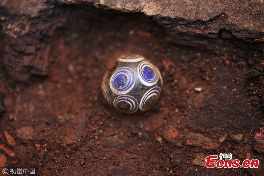 Photo provided by the Shaanxi Provincial Institute of Archaeology shows excavations and relics found at two tombs of Qin Dynasty (221 to 206 BC) in Gongxi Village, Xianyang City, Northwest China\'s Shaanxi Provinces. Archeologists have unearthed plenty of relics, including bronze tripod and pottery vessel in one tomb and weapons that feature animal patterns in the other. (Photo/VCG)