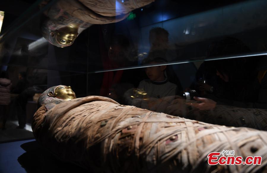 A total of 180 relics collected by museums in Italy are on display at The Land of the Pharaohs: An Exhibition of Ancient Egypt at Zhejiang Museum in Hangzhou City, East China\'s Zhejiang Province, Jan. 22, 2019. (Photo: China News Service/Wang Gang)