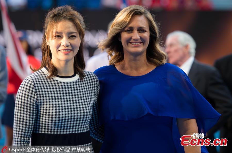 Former tennis players China\'s Li Na and France\'s Mary Pierce pose after being inducted to the International Tennis Hall of Fame in Melbourne, Australia, Jan. 22, 2019. (Photo/Osports)