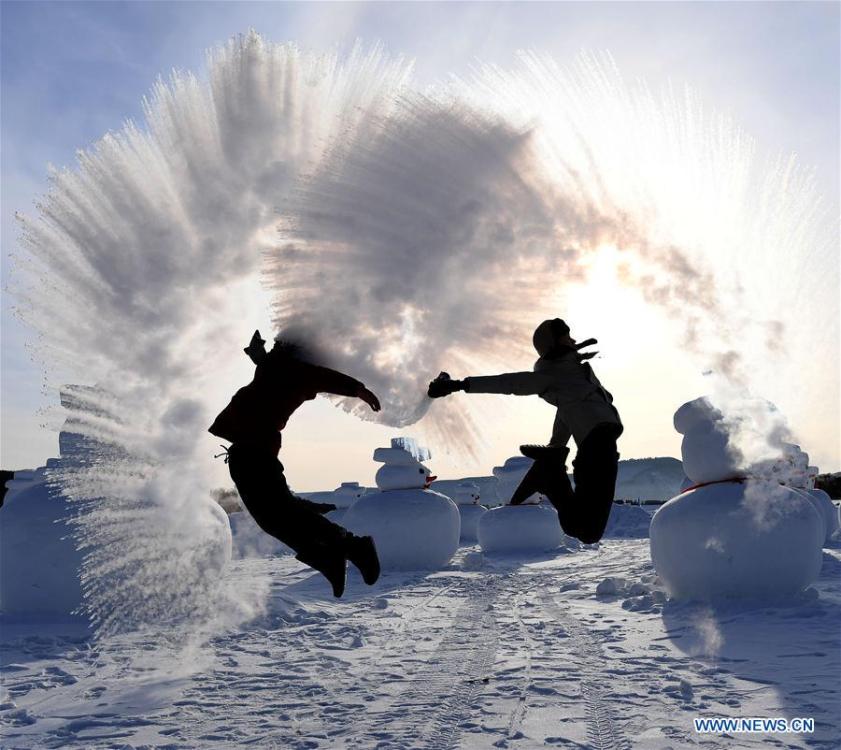 Visitors play a game with water spray in Beiji Village, Mohe City of northeast China\'s Heilongjiang Province, Jan. 24, 2019. With the lowest temperature approaching minus 30 degrees celsius, visitors in Mohe Village experienced the game of \