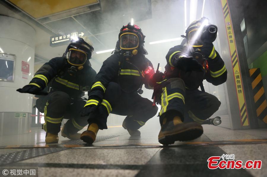 A firefighting drill is held at Beijing West Railway Station on Jan 24, 2019. The fire brigade held the emergency drill to beef up security for the Spring Festival travel rush. (Photo/VCG)