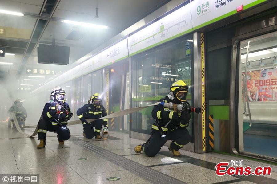 A firefighting drill is held at Beijing West Railway Station on Jan 24, 2019. The fire brigade held the emergency drill to beef up security for the Spring Festival travel rush. (Photo/VCG)