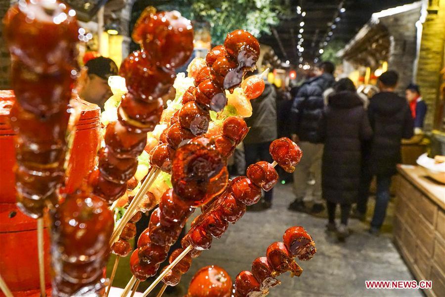 People visit a food and culture street in Tangshan, north China\'s Hebei Province, Jan. 26, 2019. People across China are busy preparing for the upcoming Chinese Lunar New Year, which falls on Feb. 5 this year. (Xinhua/Liu Mancang)