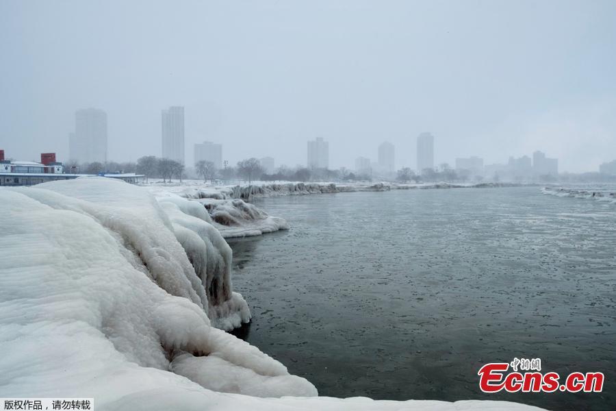 The city skyline is seen from the North Avenue Beach at Lake Michigan, as bitter cold phenomenon called the polar vortex has descended on much of the central and eastern United States, in Chicago, Illinois, U.S., January 29, 2019.  (Photo/Agencies)