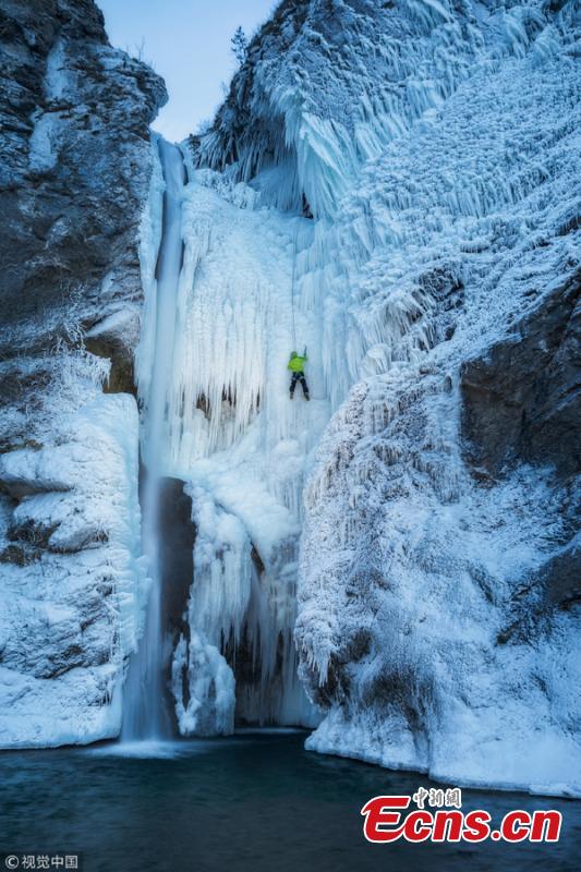 Climbers ascend the ice Torrente Rosandra waterfall, frozen first time in ten years, in Italy, as temperatures dropped to minus seven degrees. (Photo/VCG)