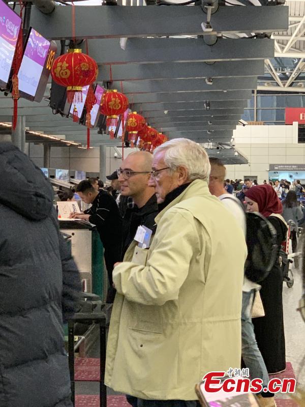 Marcello Lippi, the 70-year-old Italian legendary coach, is seen at Baiyun International Airport in Guangzhou City, Guangdong Province, Jan. 29, 2019. He\'s leaving the country as his contract as China\'s head coach ends after the AFC Asian Cup tour. (Photo/China News Service)