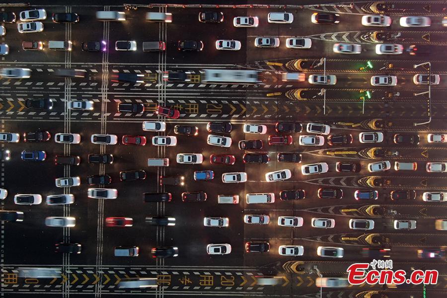 <?php echo strip_tags(addslashes(A drone photo shows heavy traffic on an expressway in Nanjing City, East China’s Jiangsu Province, Jan. 30, 2019. China is in the midst of its Spring Festival travel rush as millions of people go home for family reunions for the most important festival of the year. (Photo: China News Service/Yang Bo))) ?>