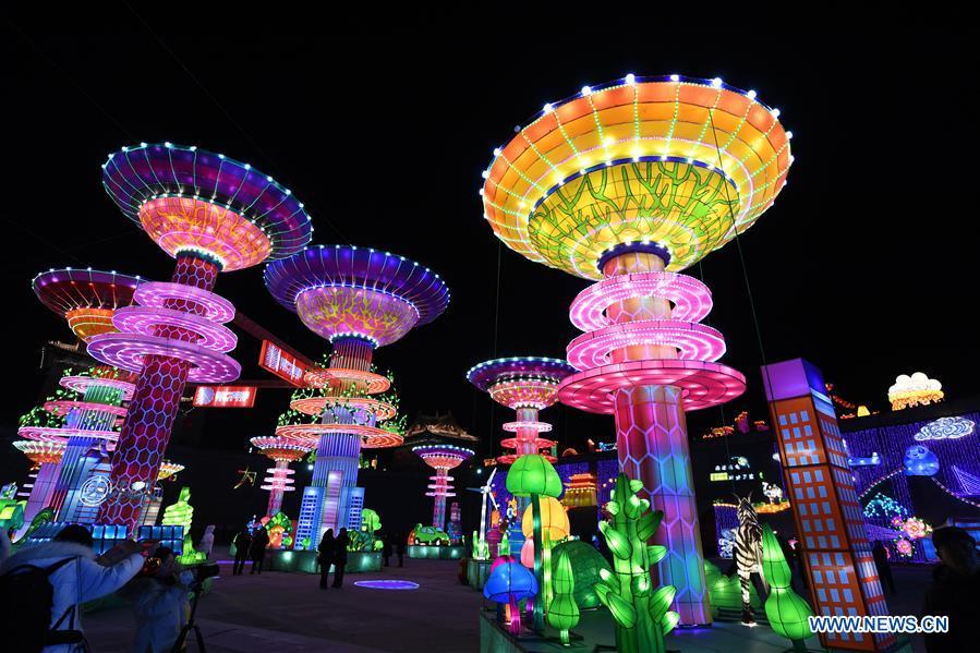 People visit a lantern festival in Datong City, north China\'s Shanxi Province, Jan. 31, 2019. A lantern festival to greet the upcoming Chinese Spring Festival kicked off in Datong City on Thursday with over 100 sets of colorful lanterns on display. (Xinhua/Yang Chenguang)