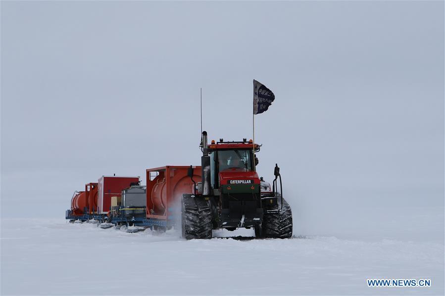 Vehicles of the Kunlun team of China\'s 35th Antarctic expedition run in Antarctica, Jan. 31, 2019. (Xinhua/Liu Shiping)